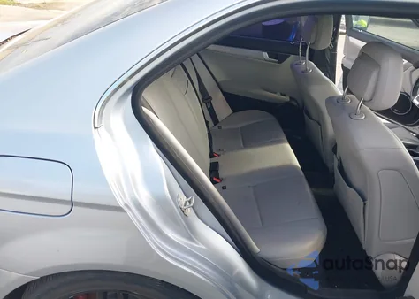 2013 Mercedes-Benz C 250 Sport из США, поврежденный, VIN WDDGF4HB0DR290726